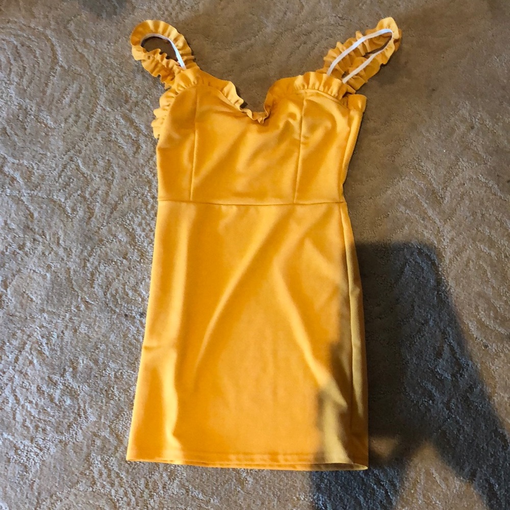 Pretty Little Thing dress
